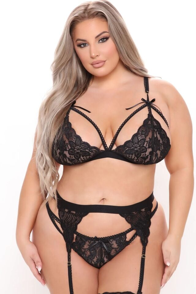 Black Lace Plus Size Garter Set